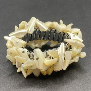 Vintage Mid Century Bracelet Expandable Mother of Pearl Japan 50-60s Jewelry